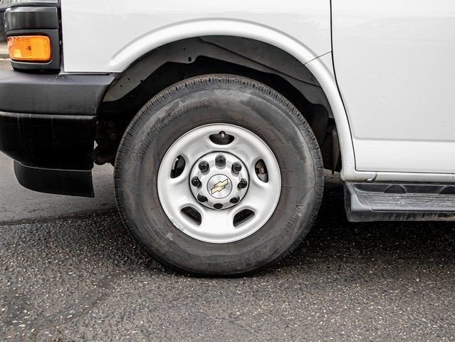 2023 Chevrolet Express Passenger 3500 1LS