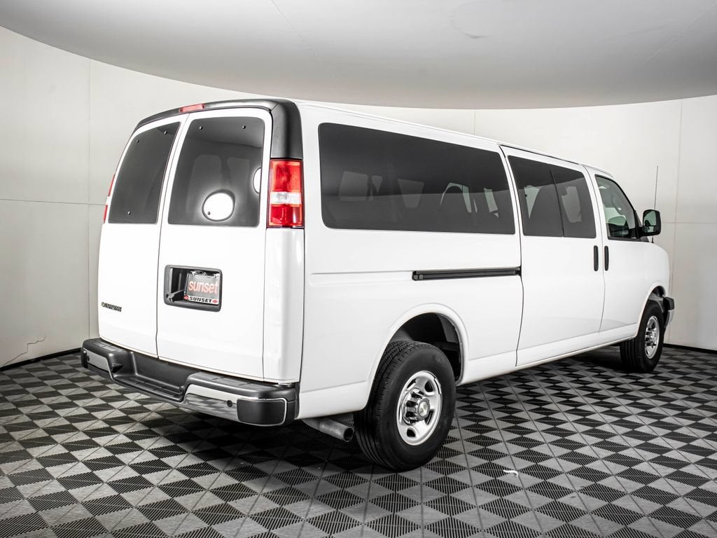 2022 Chevrolet Express Passenger 3500 LT