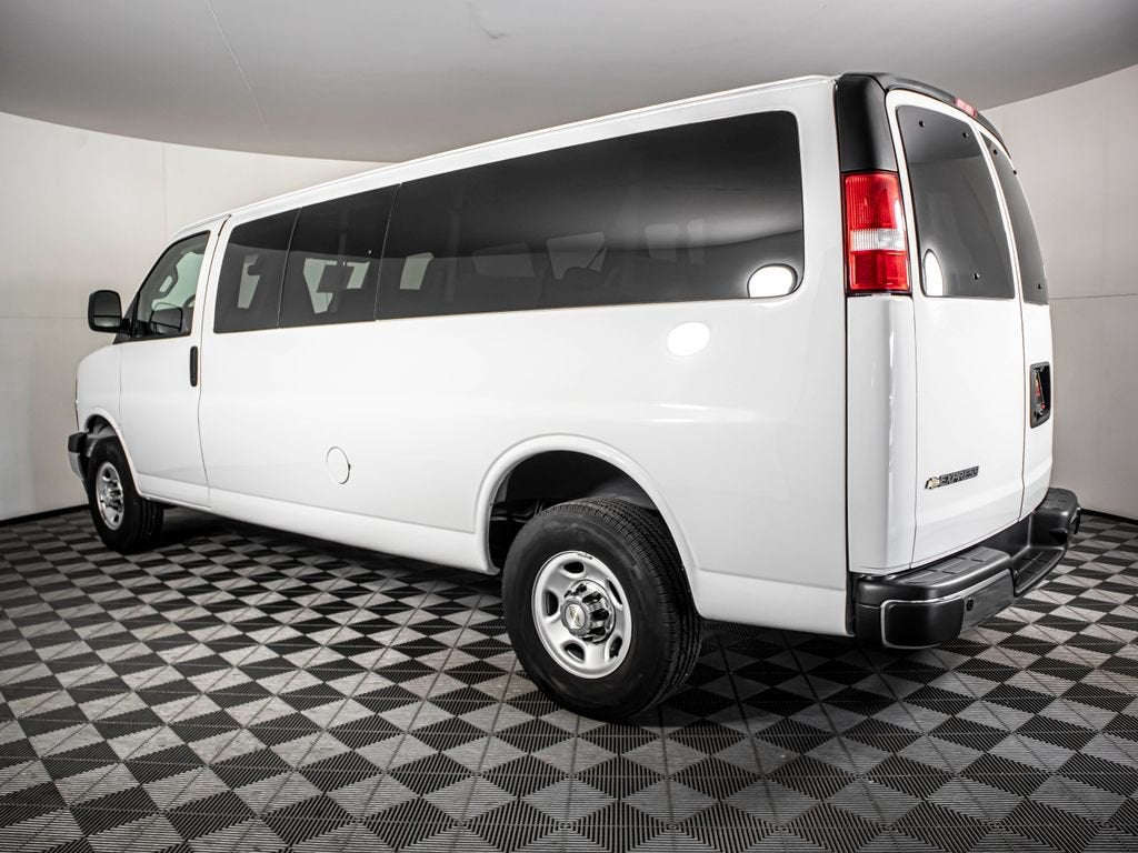 2022 Chevrolet Express Passenger 3500 LT