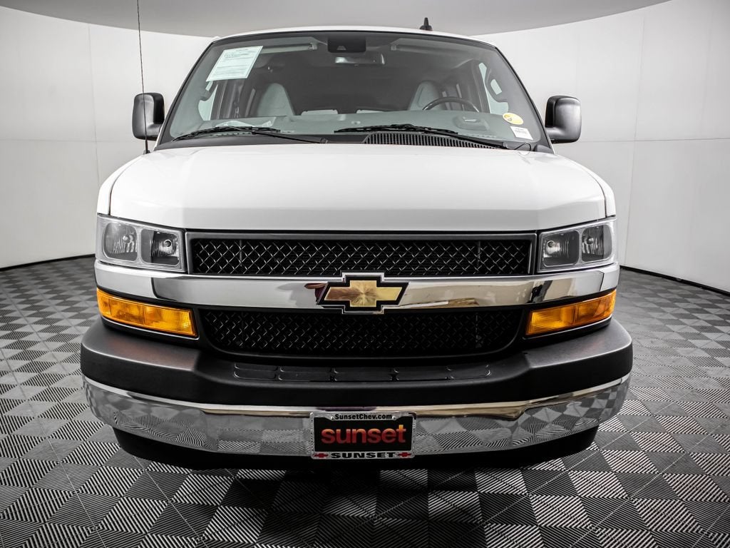 2022 Chevrolet Express Passenger 3500 LT