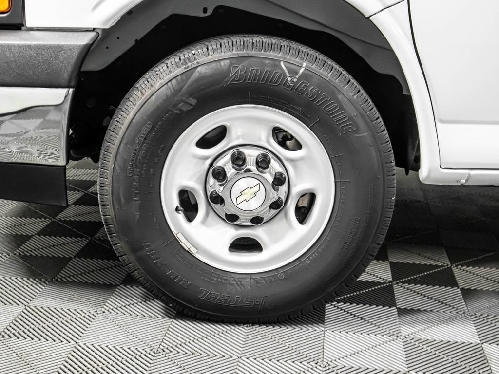 2022 Chevrolet Express Passenger 3500 LT