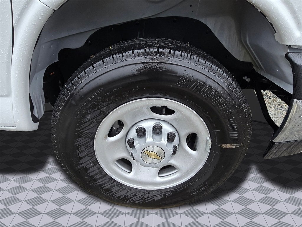 2024 Chevrolet Express Cutaway 3500 1WT