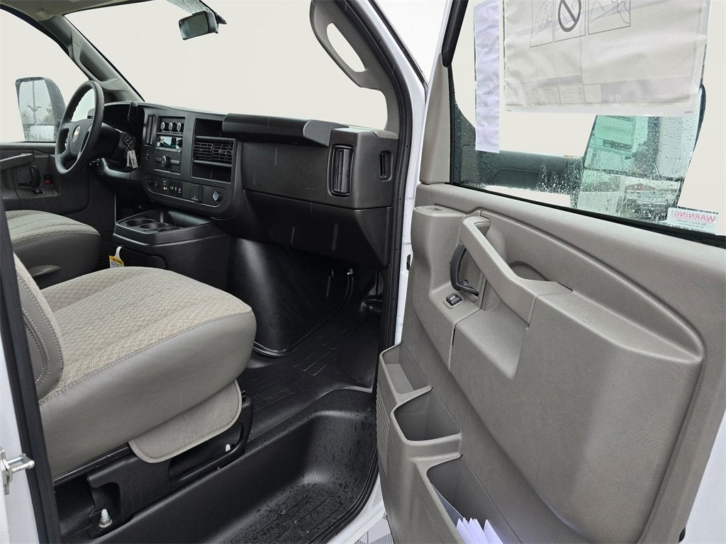 2024 Chevrolet Express Cutaway 3500 1WT