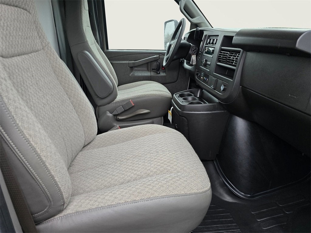 2024 Chevrolet Express Cutaway 3500 1WT