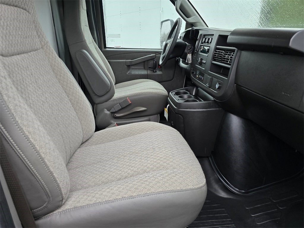 2024 Chevrolet Express Cutaway 3500 1WT