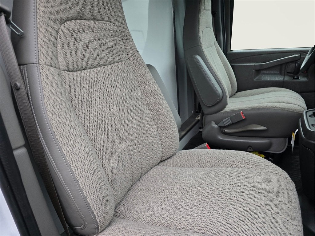 2024 Chevrolet Express Cutaway 3500 1WT