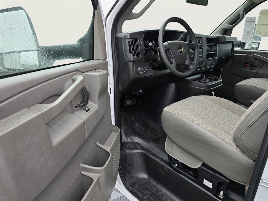 2024 Chevrolet Express Cutaway 3500 1WT