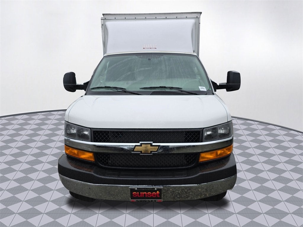 2024 Chevrolet Express Cutaway 3500 1WT