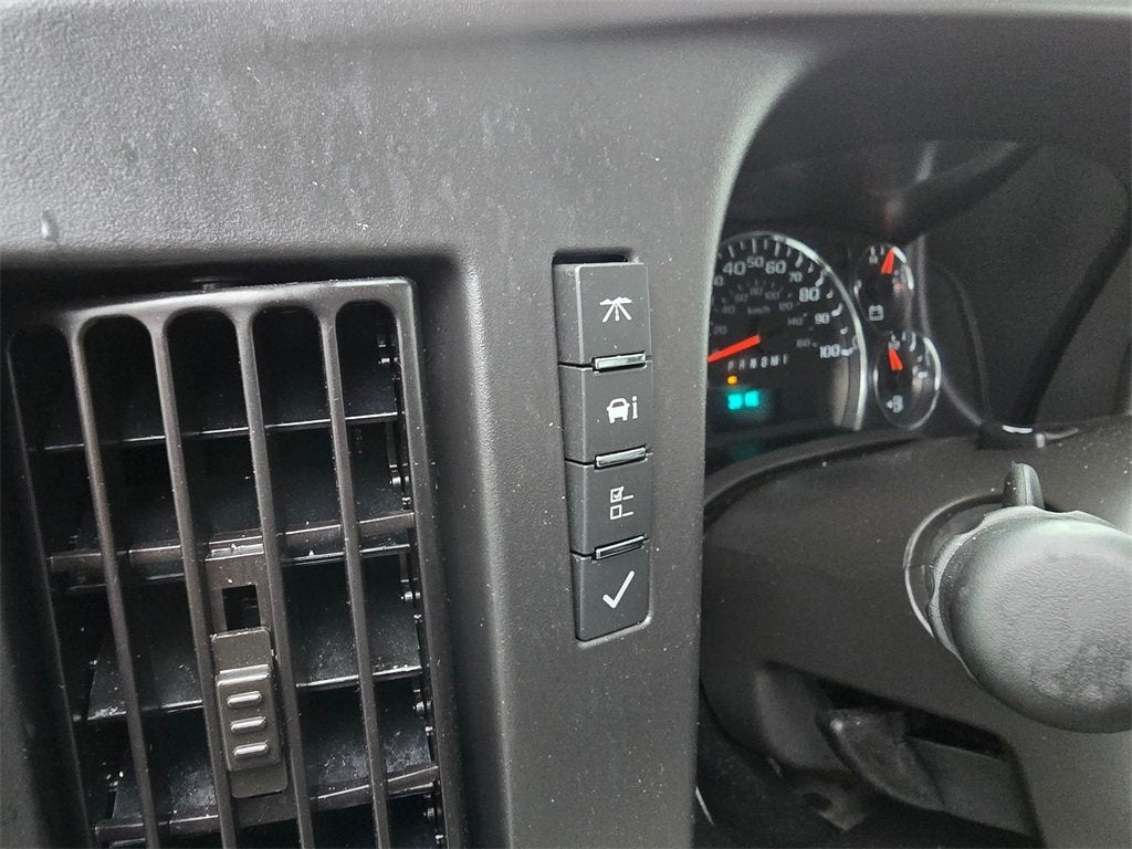 2024 Chevrolet Express Cutaway 3500 1WT