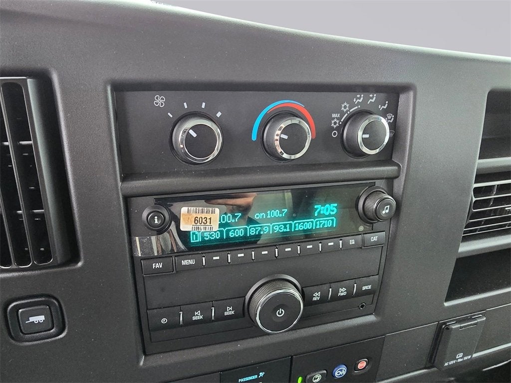 2024 Chevrolet Express Cutaway 3500 1WT