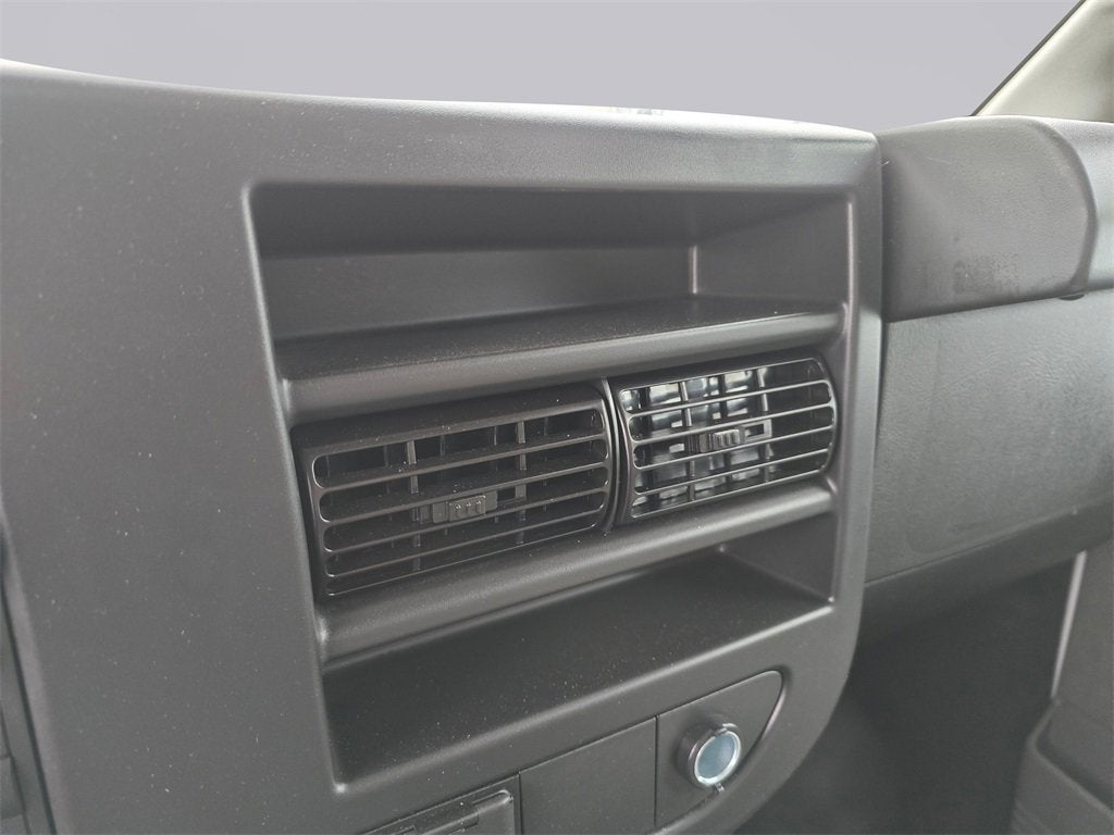 2024 Chevrolet Express Cutaway 3500 1WT