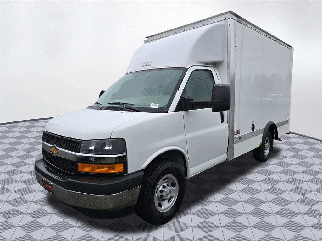 2024 Chevrolet Express Cutaway 3500 1WT