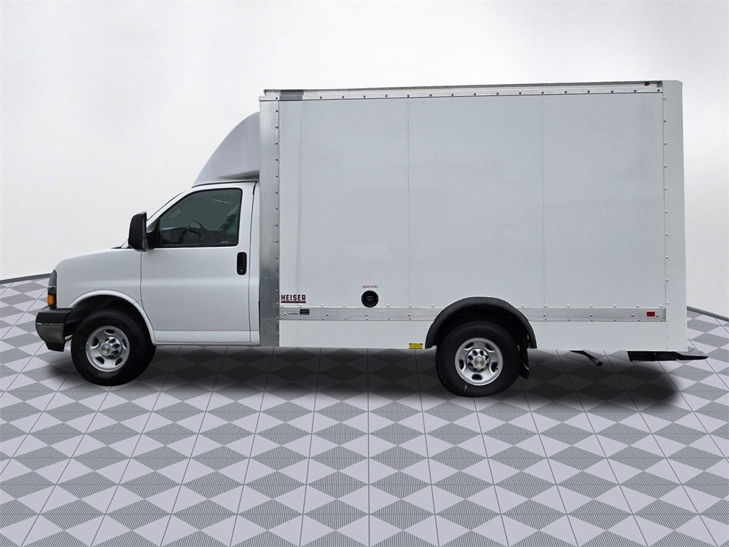 2024 Chevrolet Express Cutaway 3500 1WT