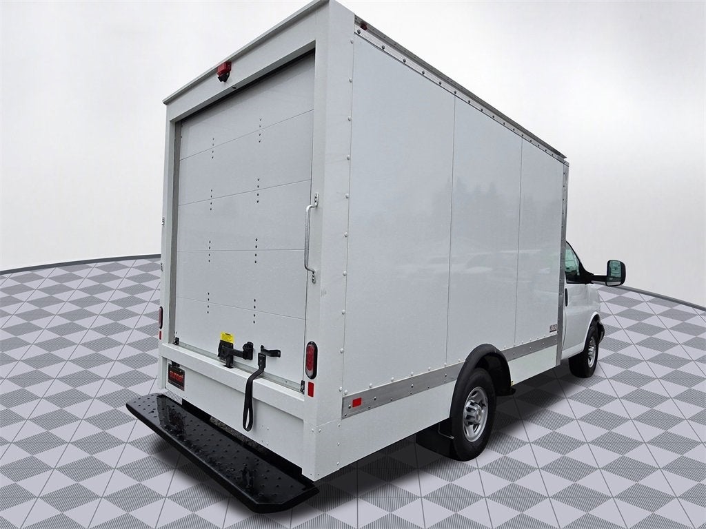 2024 Chevrolet Express Cutaway 3500 1WT