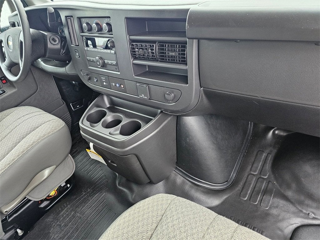 2024 Chevrolet Express Cutaway 3500 1WT