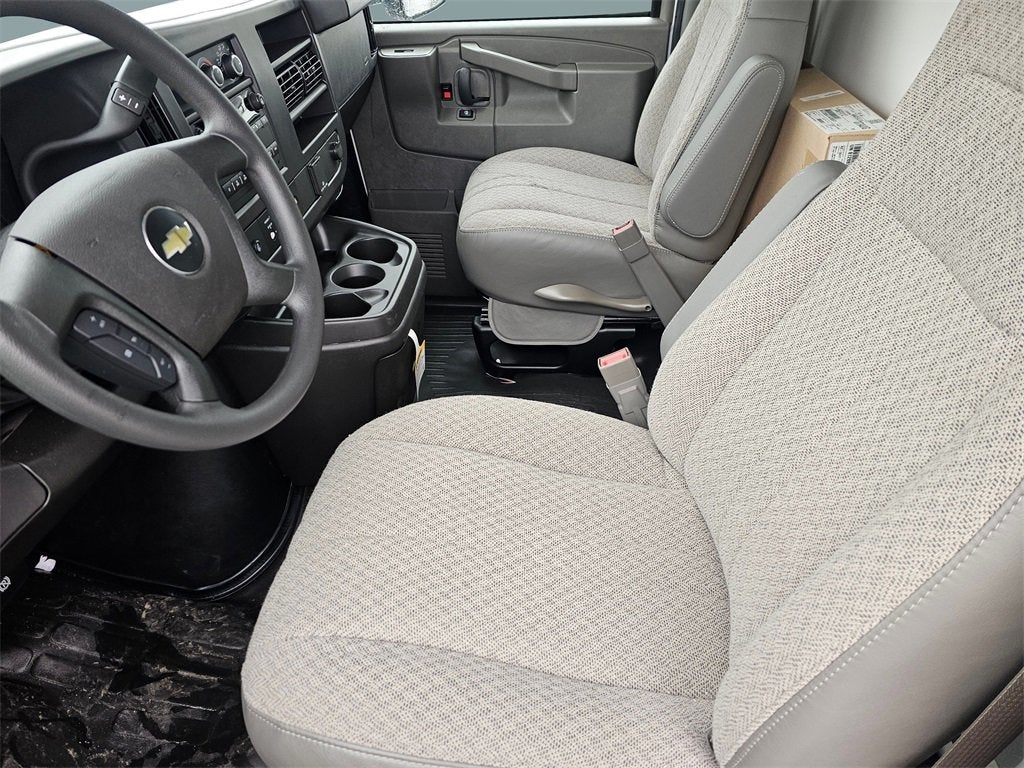 2024 Chevrolet Express Cutaway 3500 1WT