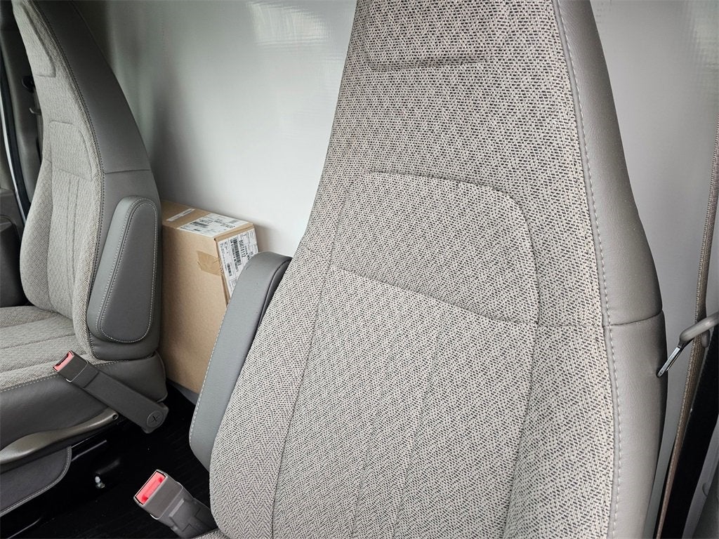 2024 Chevrolet Express Cutaway 3500 1WT