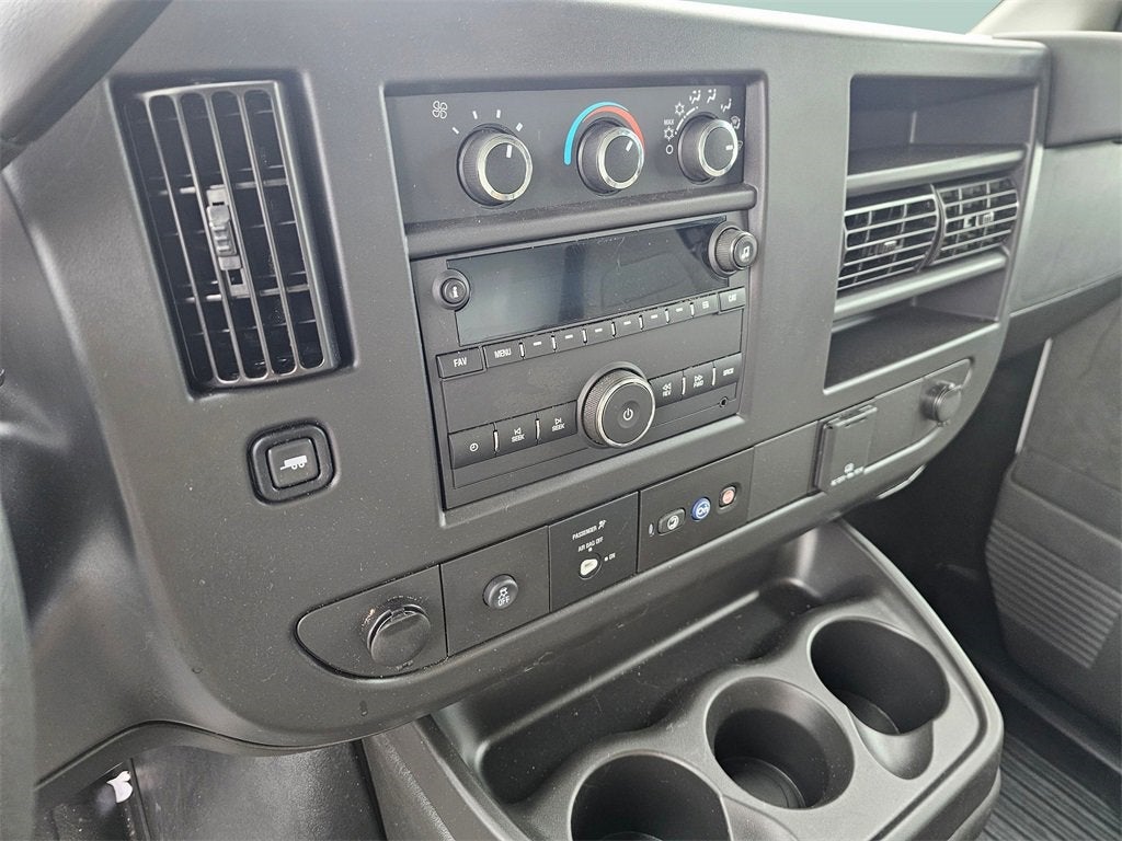 2024 Chevrolet Express Cutaway 3500 1WT