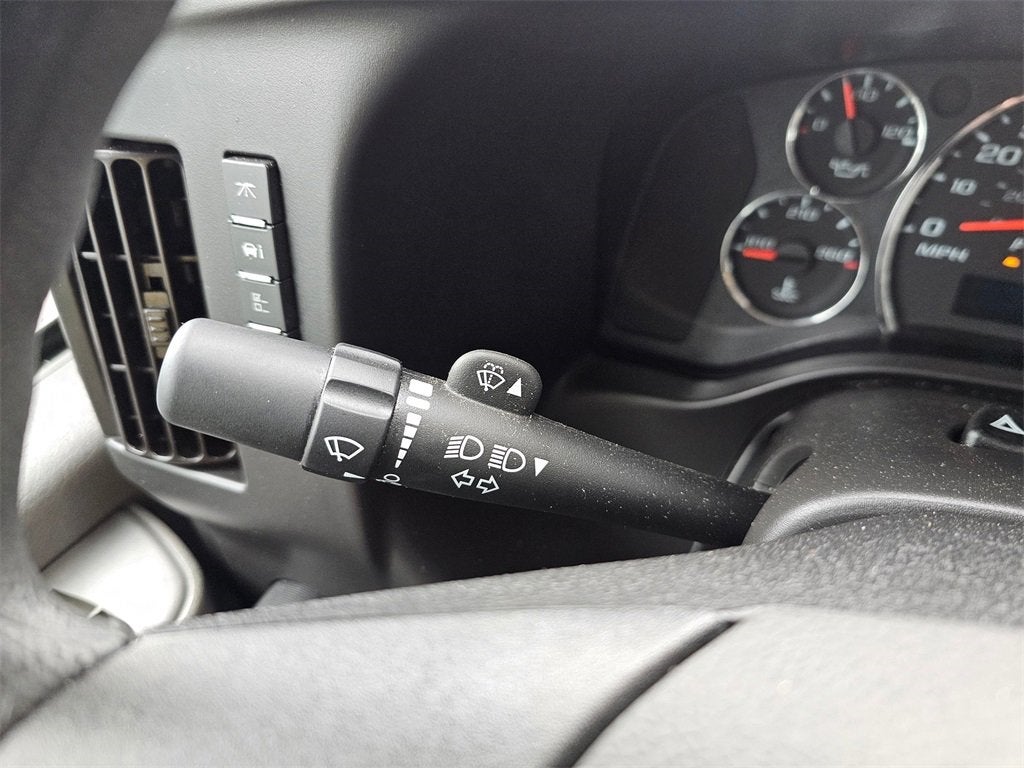 2024 Chevrolet Express Cutaway 3500 1WT