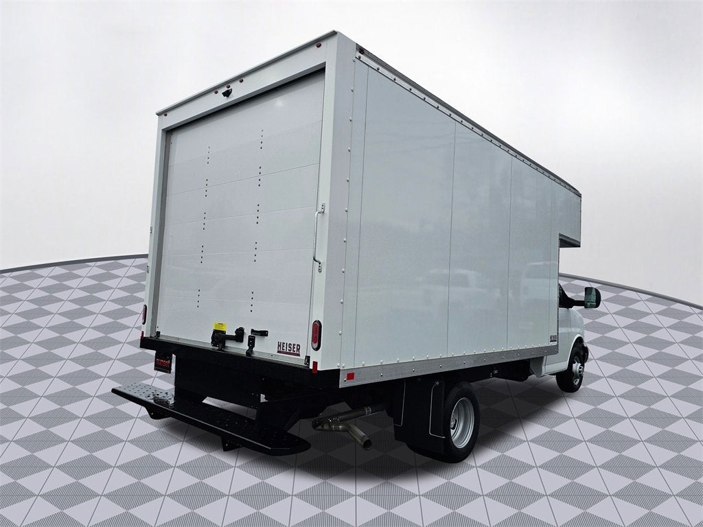 2024 Chevrolet Express Cutaway 3500 1WT