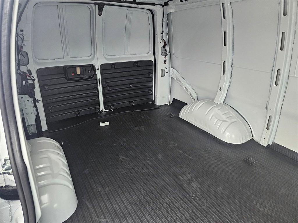 2025 Chevrolet Express Cargo 3500 WT