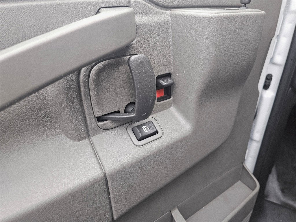 2025 Chevrolet Express Cargo 3500 WT