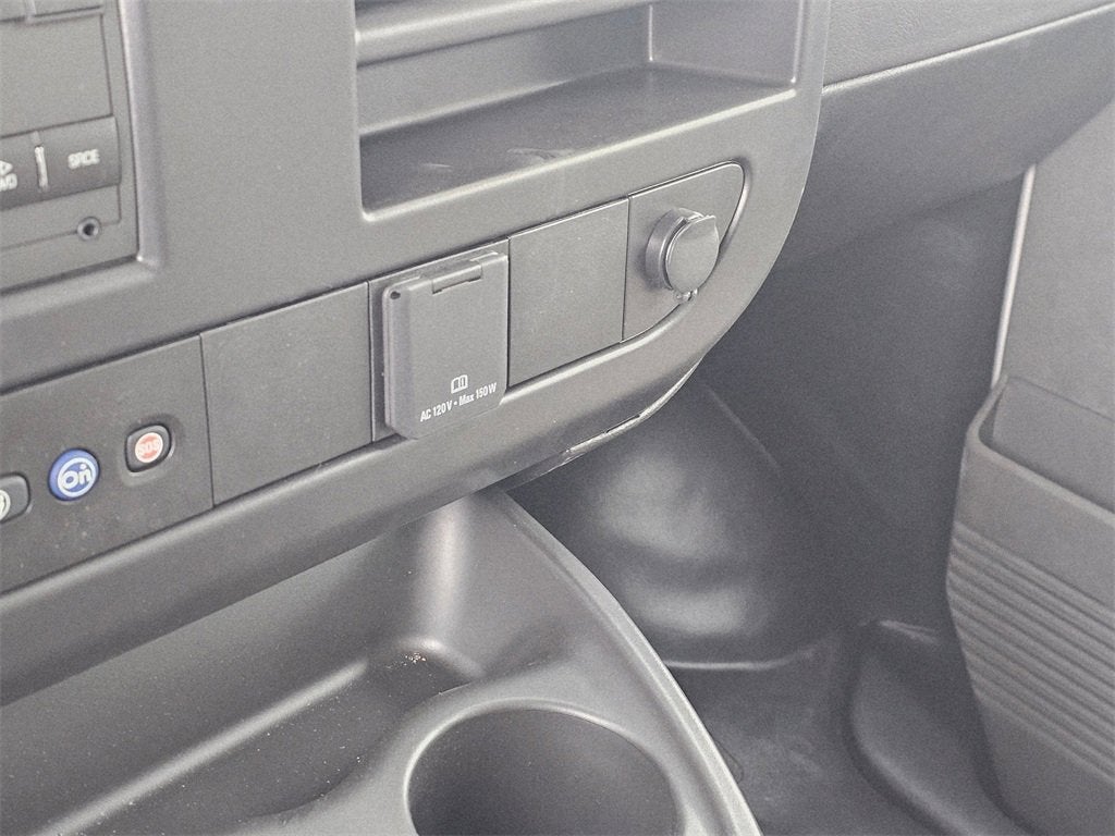 2025 Chevrolet Express Cargo 3500 WT
