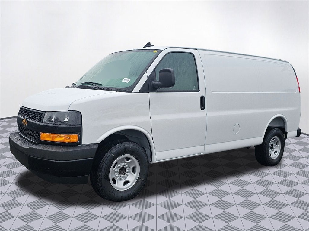 2025 Chevrolet Express Cargo 3500 WT