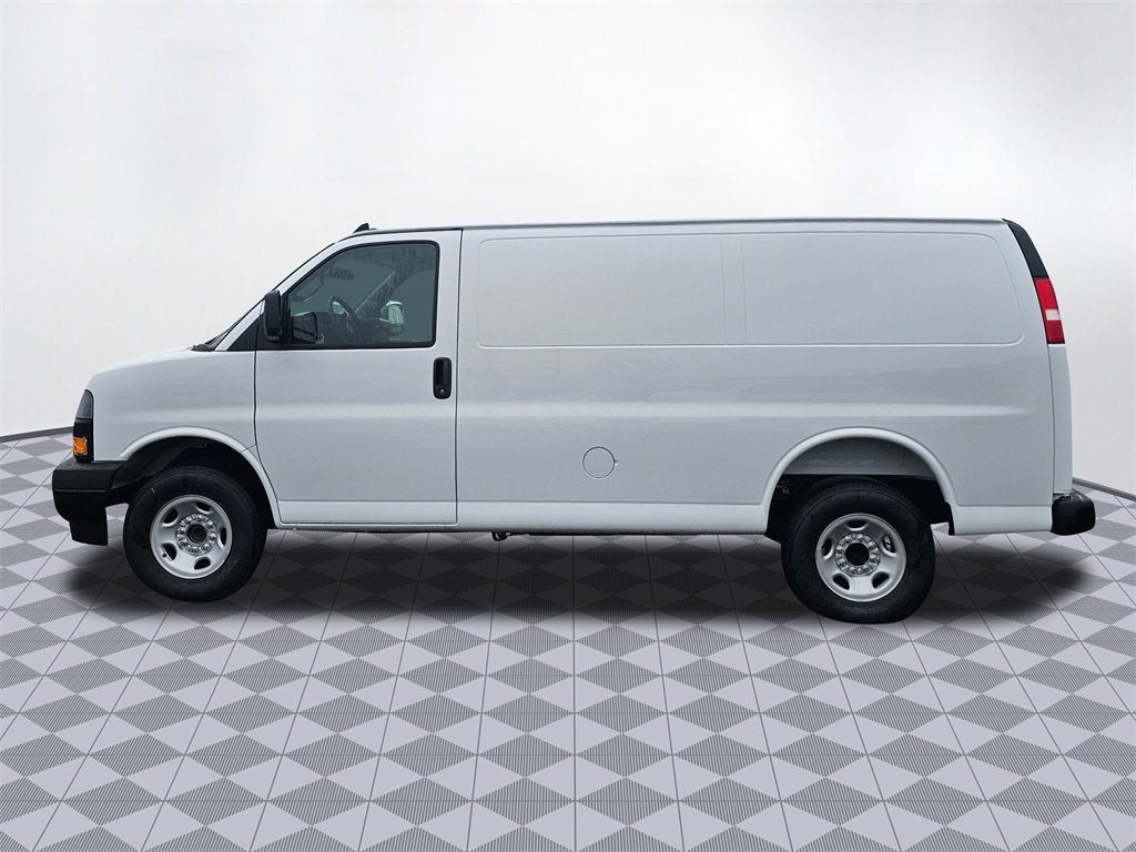 2025 Chevrolet Express Cargo 3500 WT