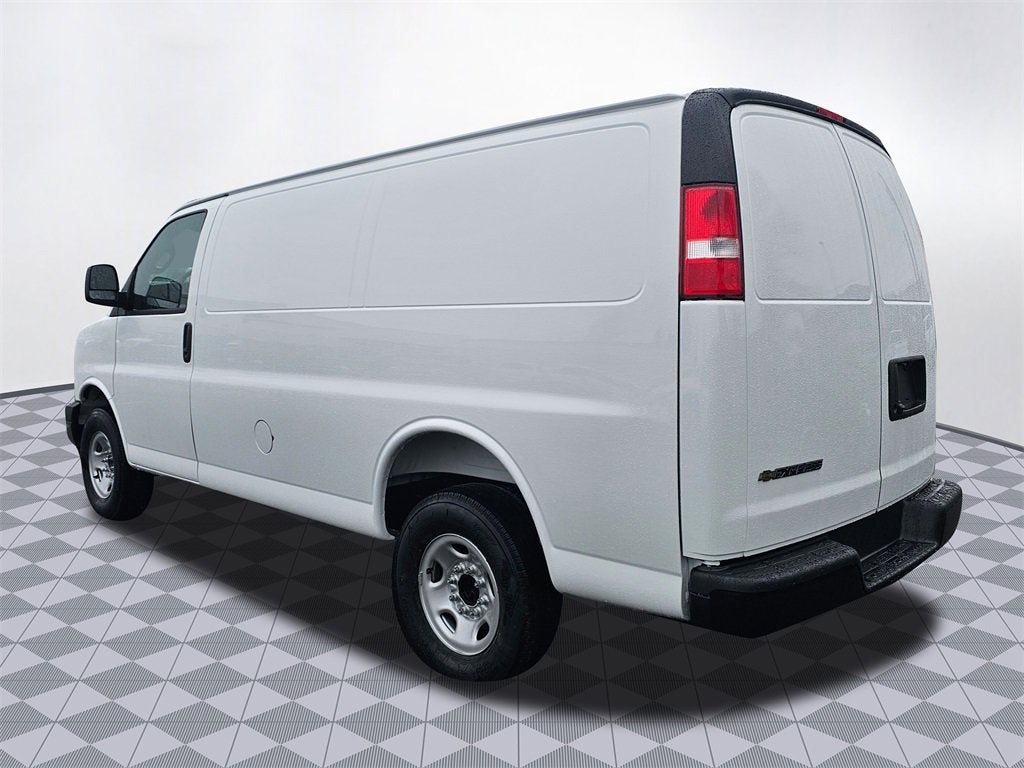 2025 Chevrolet Express Cargo 3500 WT