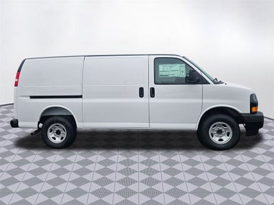 2025 Chevrolet Express Cargo 3500 WT