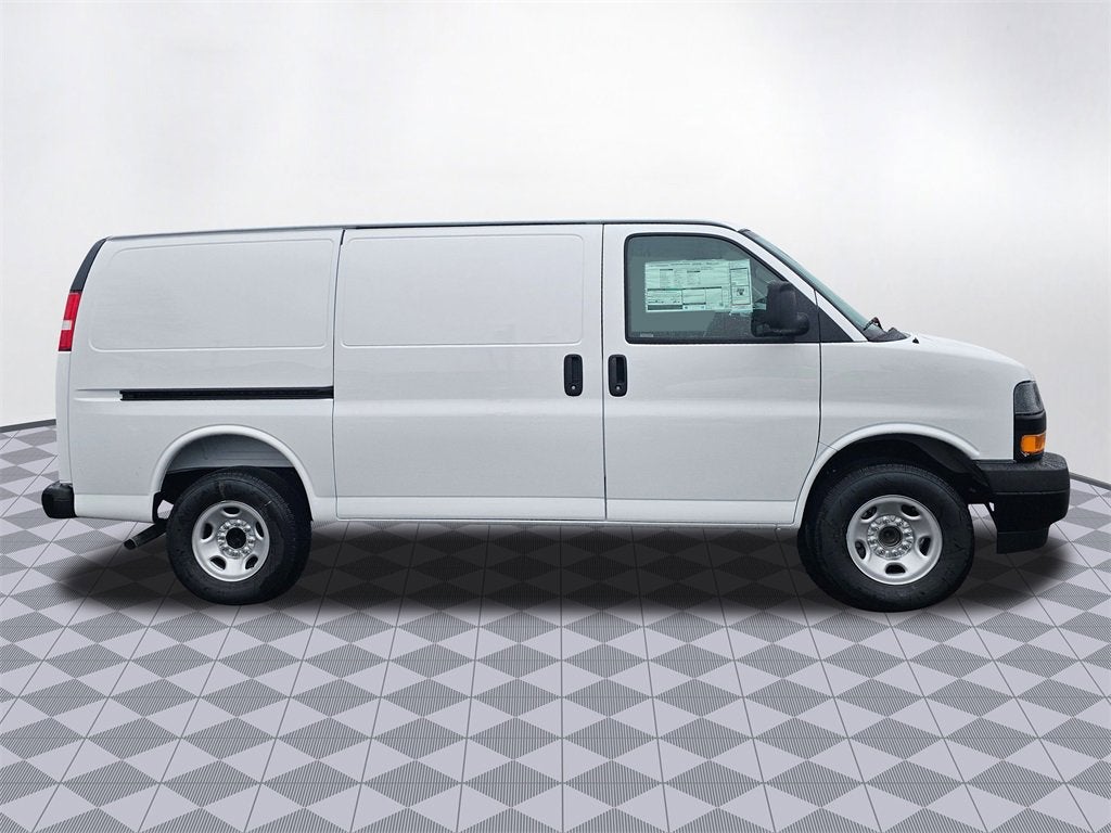 2025 Chevrolet Express Cargo 3500 WT