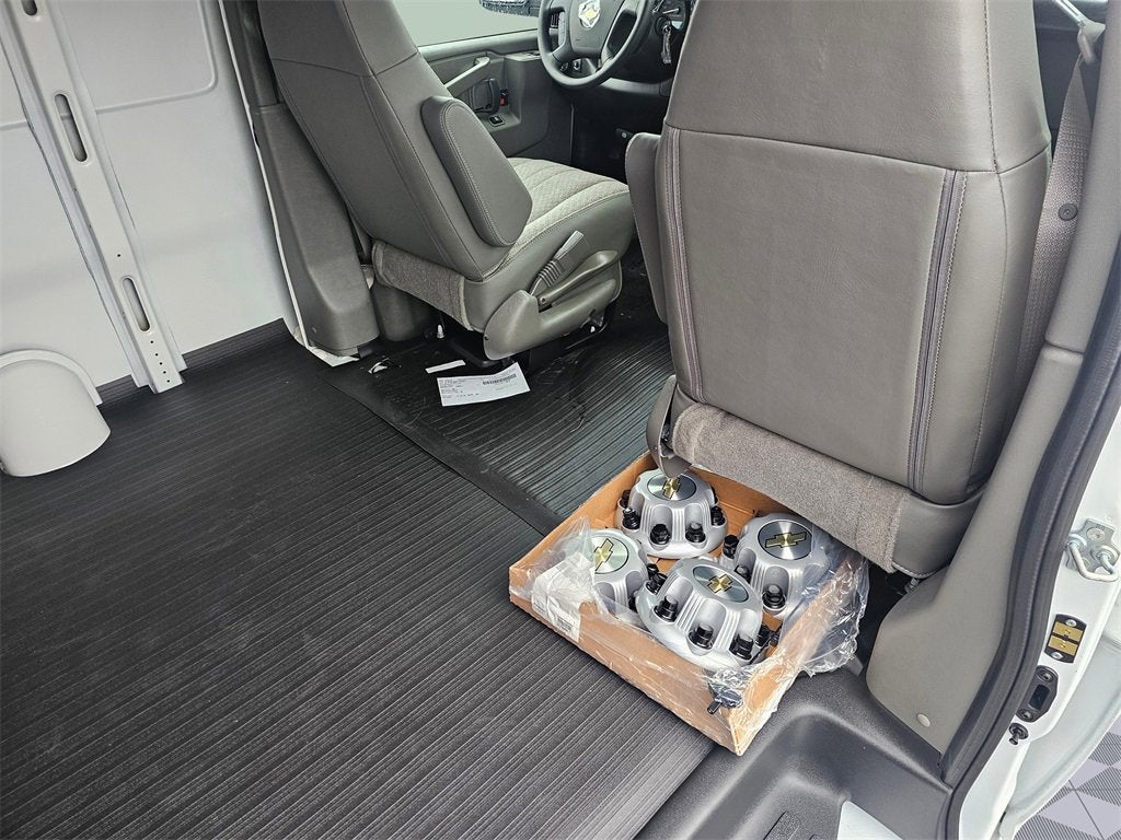 2025 Chevrolet Express Cargo 3500 WT
