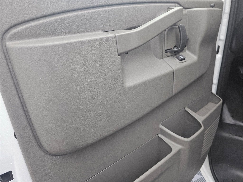 2025 Chevrolet Express Cargo 3500 WT