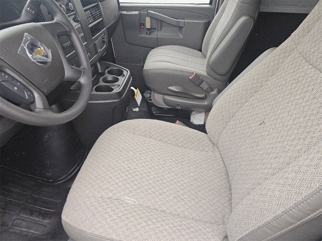 2025 Chevrolet Express Cargo 3500 WT