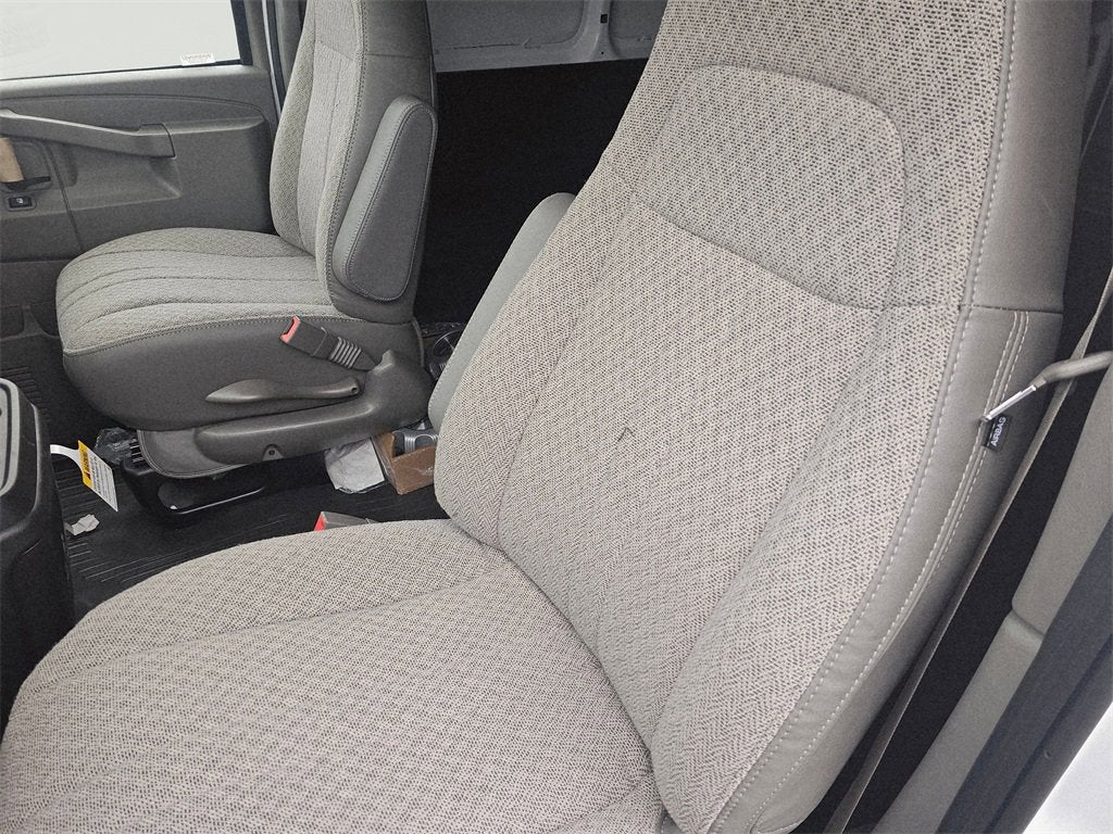 2025 Chevrolet Express Cargo 3500 WT