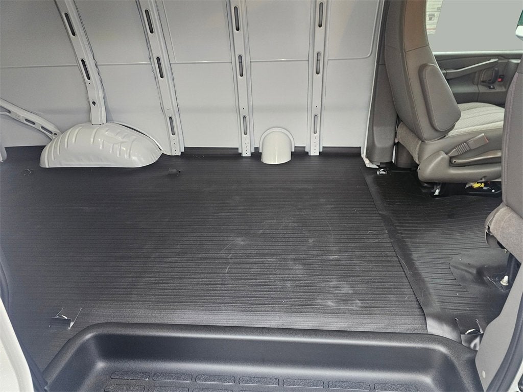 2025 Chevrolet Express Cargo 3500 WT