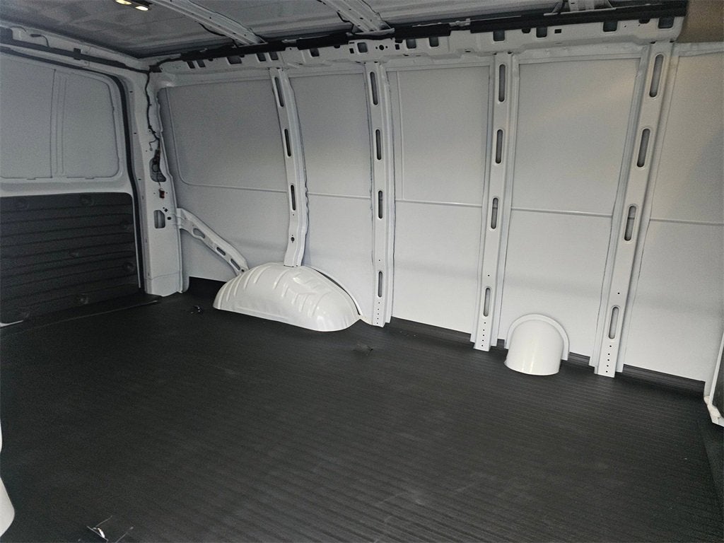 2025 Chevrolet Express Cargo 3500 WT