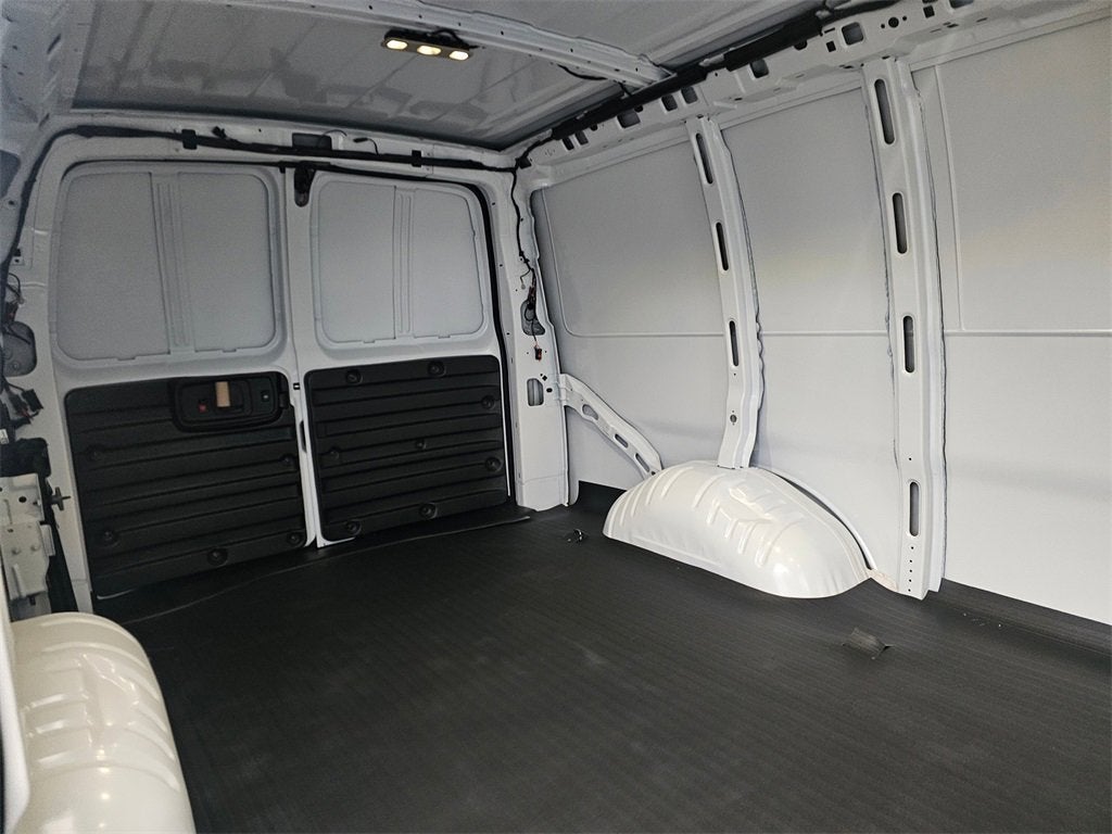 2025 Chevrolet Express Cargo 3500 WT