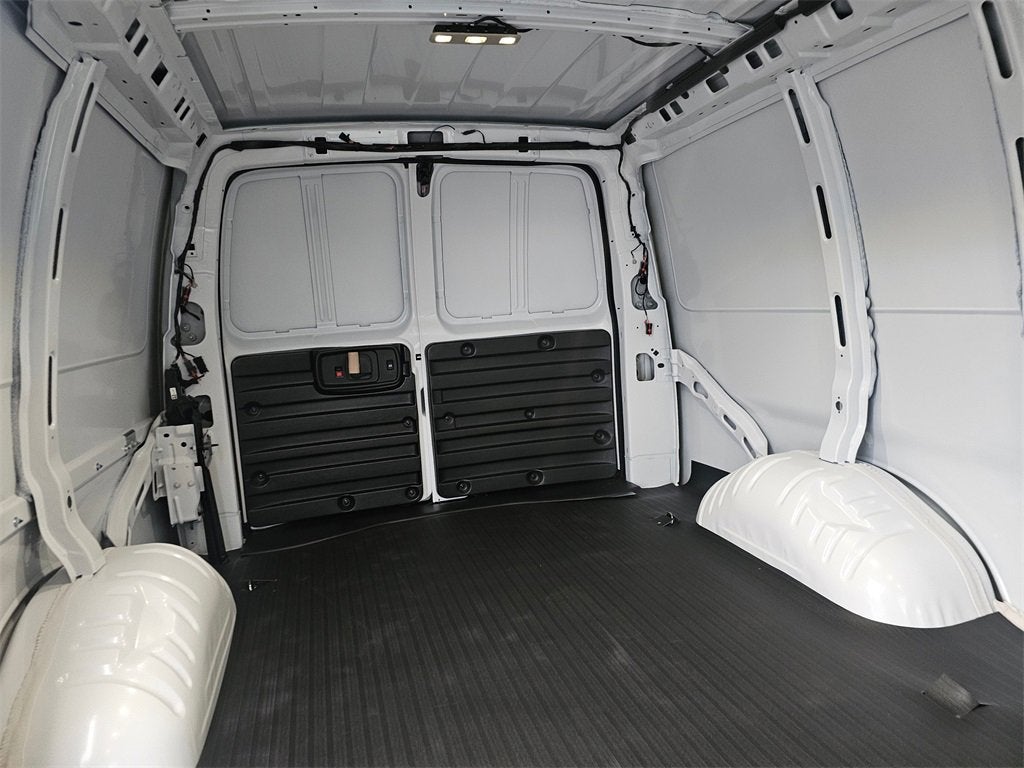 2025 Chevrolet Express Cargo 3500 WT