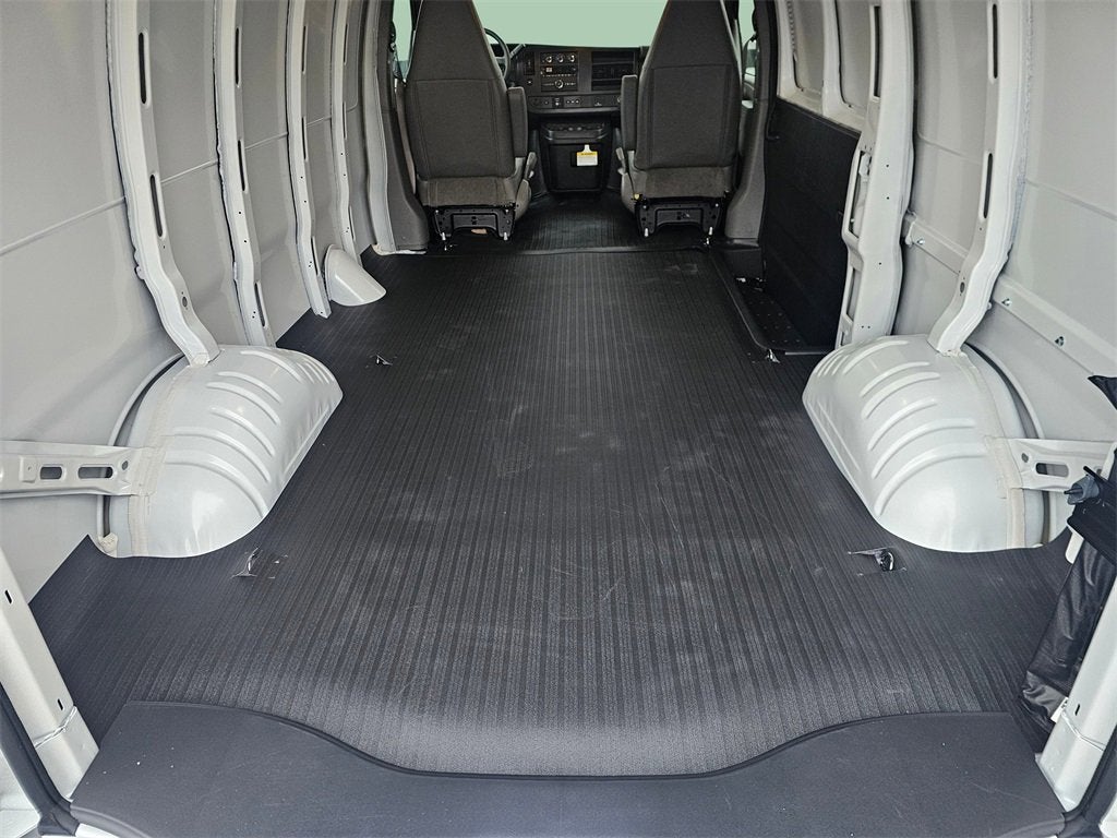 2025 Chevrolet Express Cargo 3500 WT