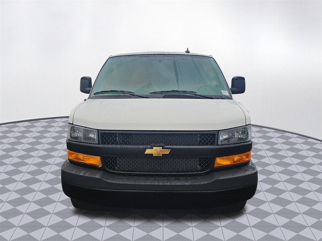 2025 Chevrolet Express Cargo 3500 WT