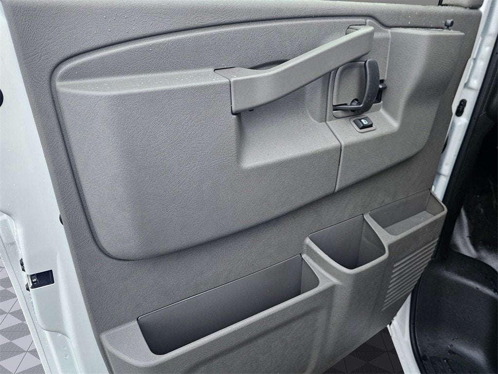 2025 Chevrolet Express Cargo 3500 WT