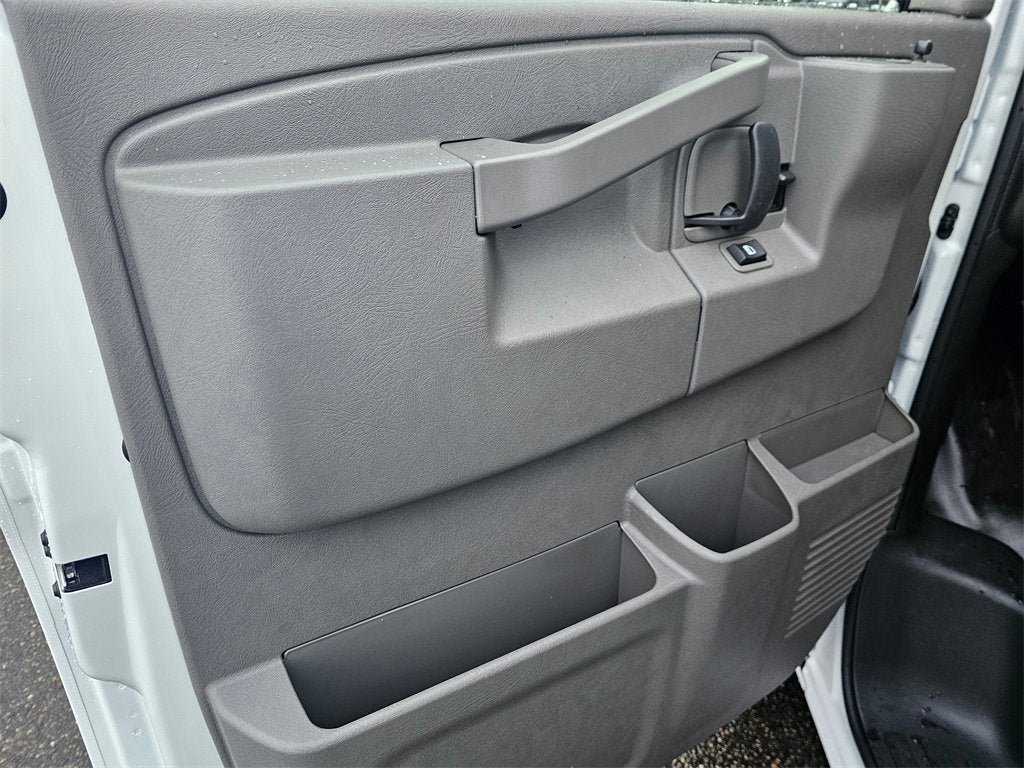 2025 Chevrolet Express Cargo 3500 WT