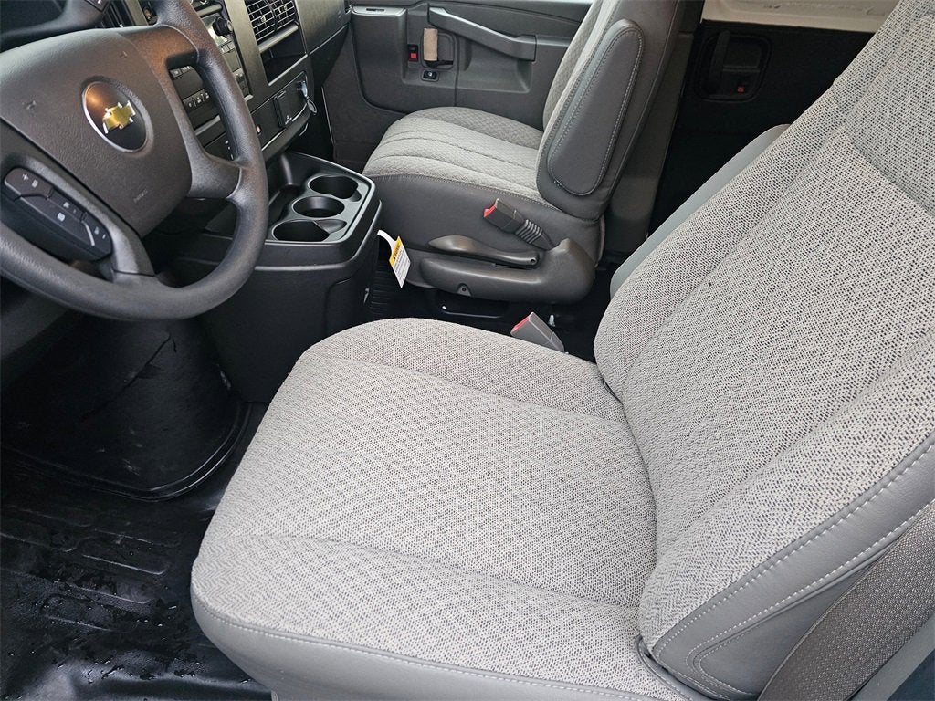 2025 Chevrolet Express Cargo 3500 WT