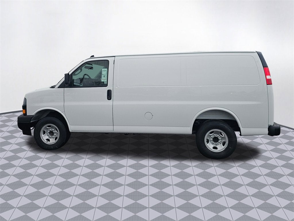 2025 Chevrolet Express Cargo 3500 WT
