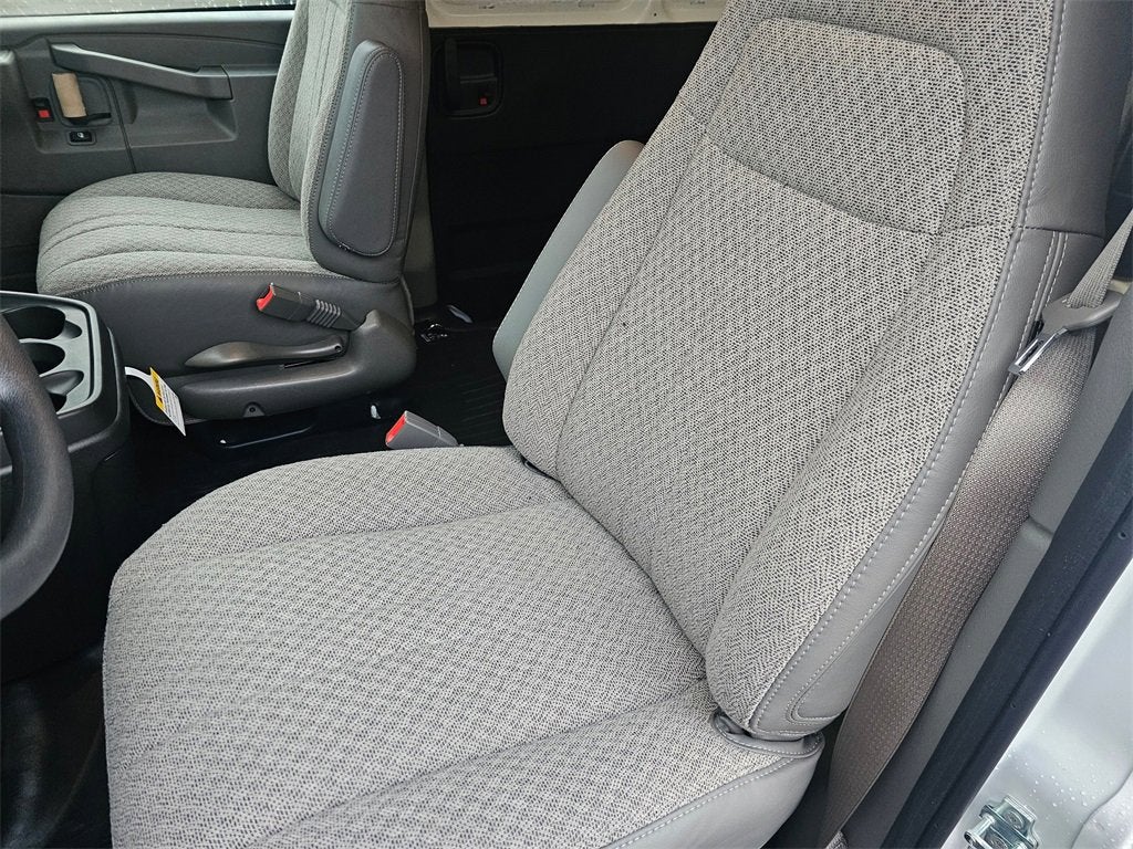 2025 Chevrolet Express Cargo 3500 WT