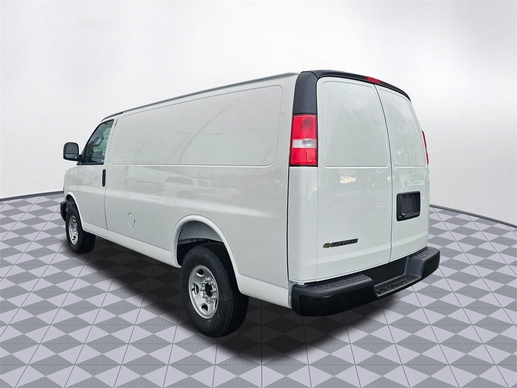 2025 Chevrolet Express Cargo 3500 WT
