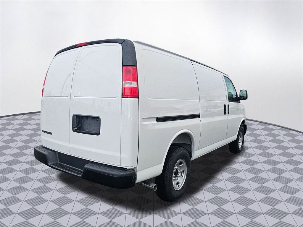 2025 Chevrolet Express Cargo 3500 WT