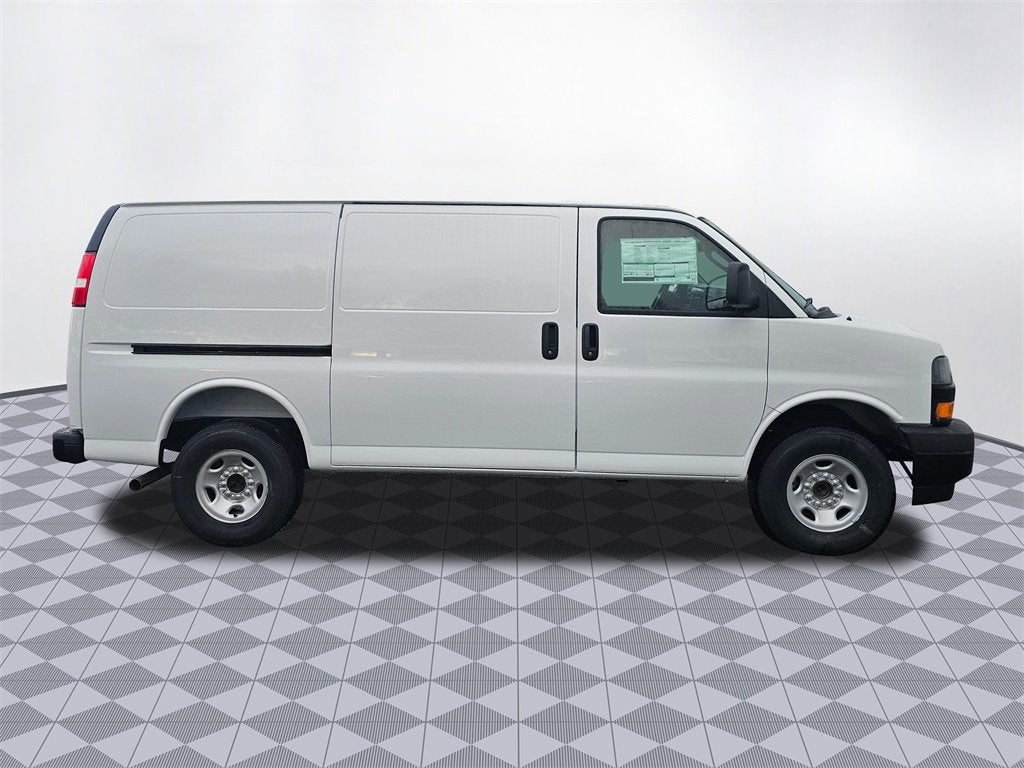 2025 Chevrolet Express Cargo 3500 WT